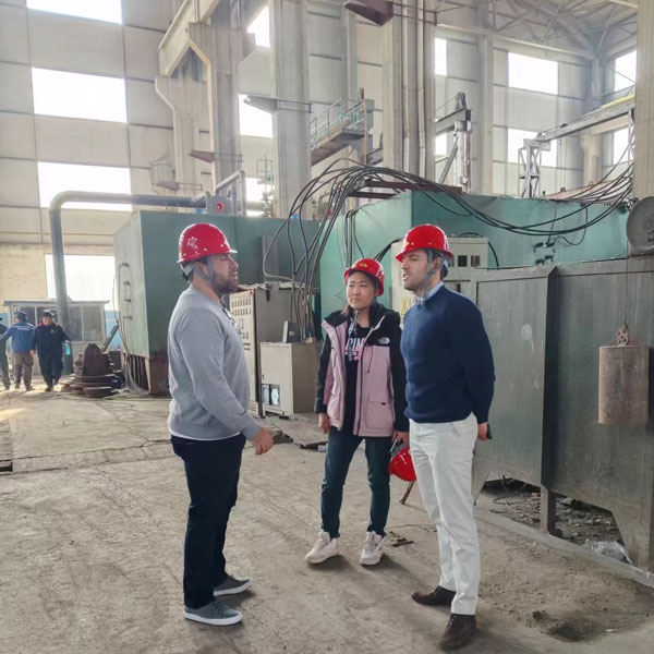 Customers visit the factory of Haihao Group