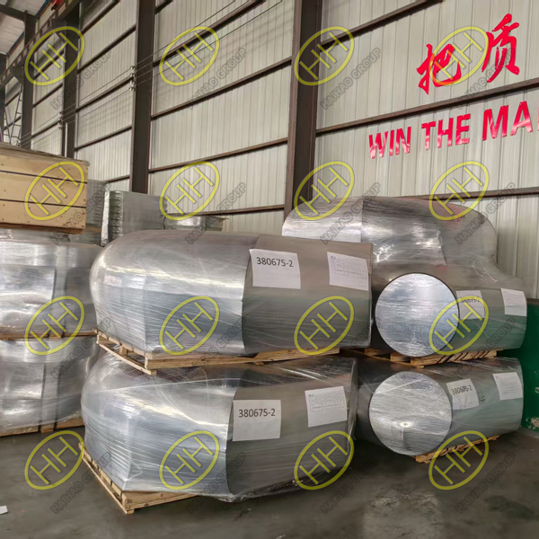 High standard pipeline fittings and flanges are packaged and ready to Russia